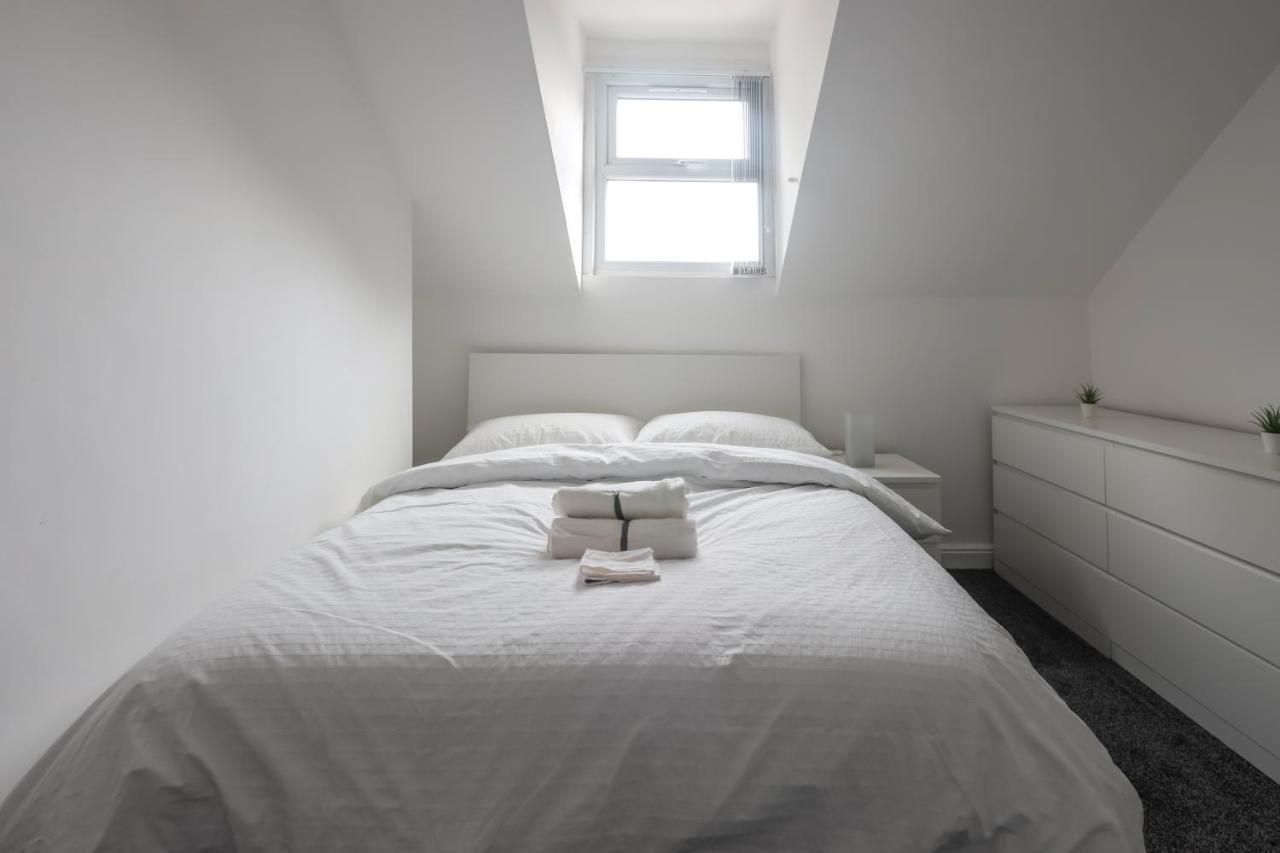 Spacious 4 Bed House In Birmingham, Suitable For Contractors Экстерьер фото