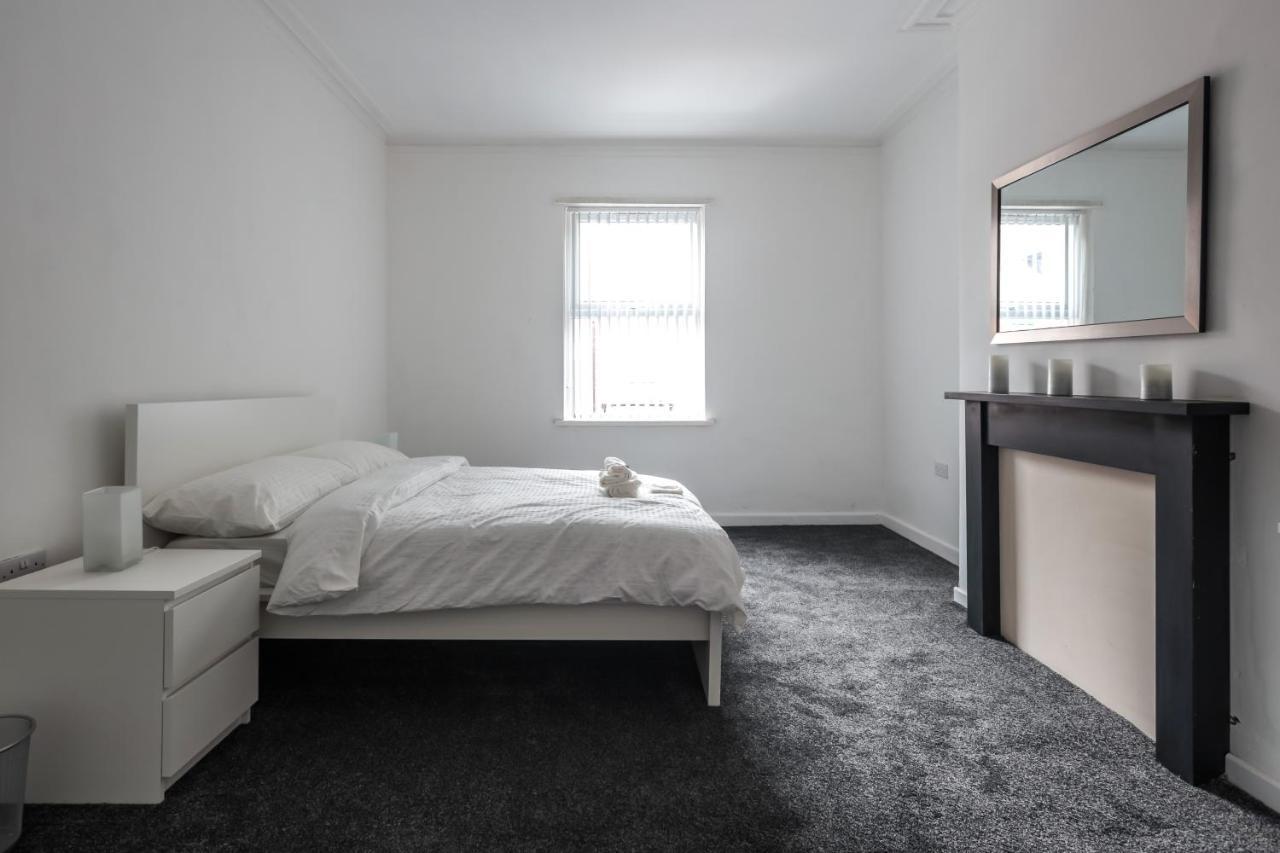 Spacious 4 Bed House In Birmingham, Suitable For Contractors Экстерьер фото