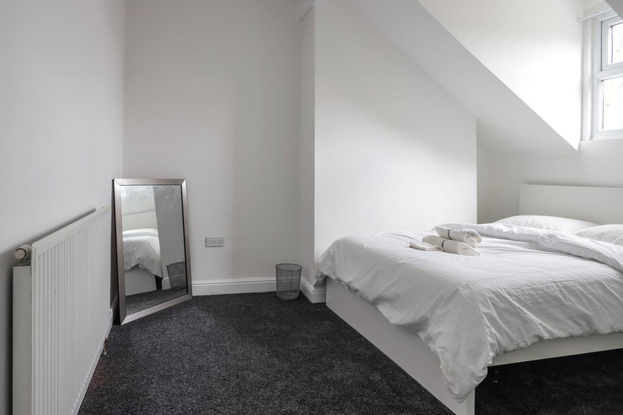 Spacious 4 Bed House In Birmingham, Suitable For Contractors Экстерьер фото