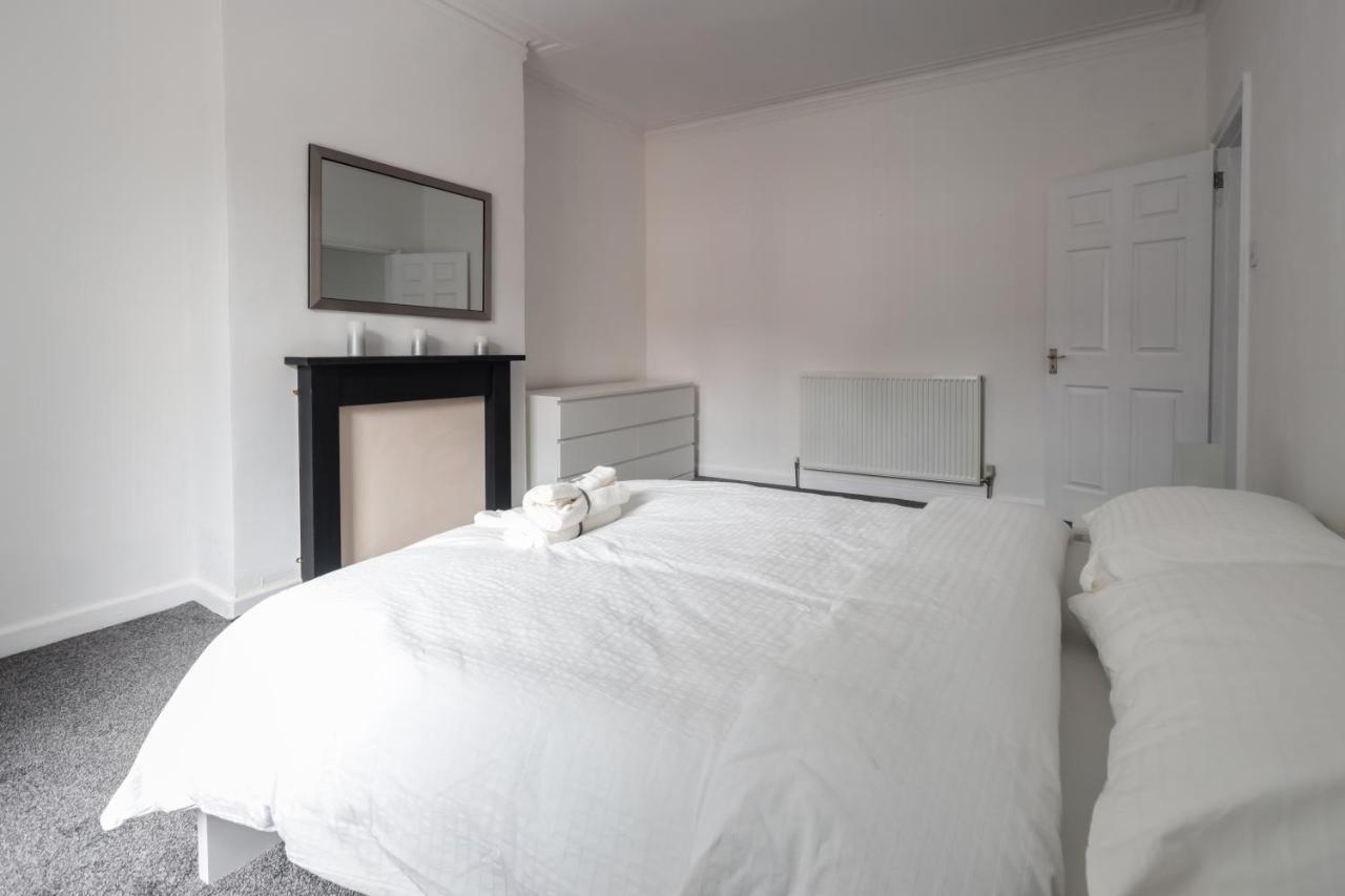 Spacious 4 Bed House In Birmingham, Suitable For Contractors Экстерьер фото