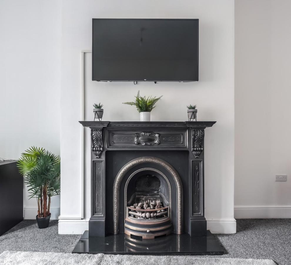 Spacious 4 Bed House In Birmingham, Suitable For Contractors Экстерьер фото