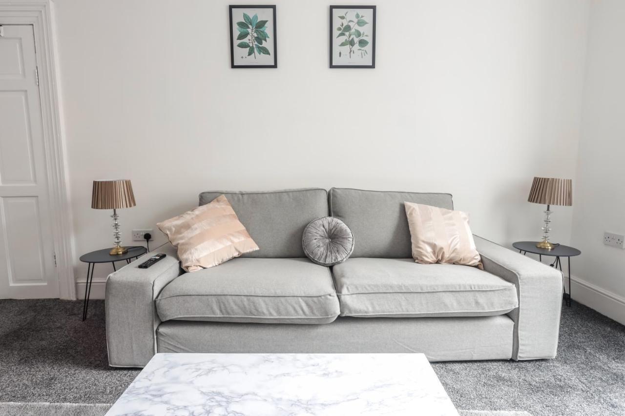Spacious 4 Bed House In Birmingham, Suitable For Contractors Экстерьер фото