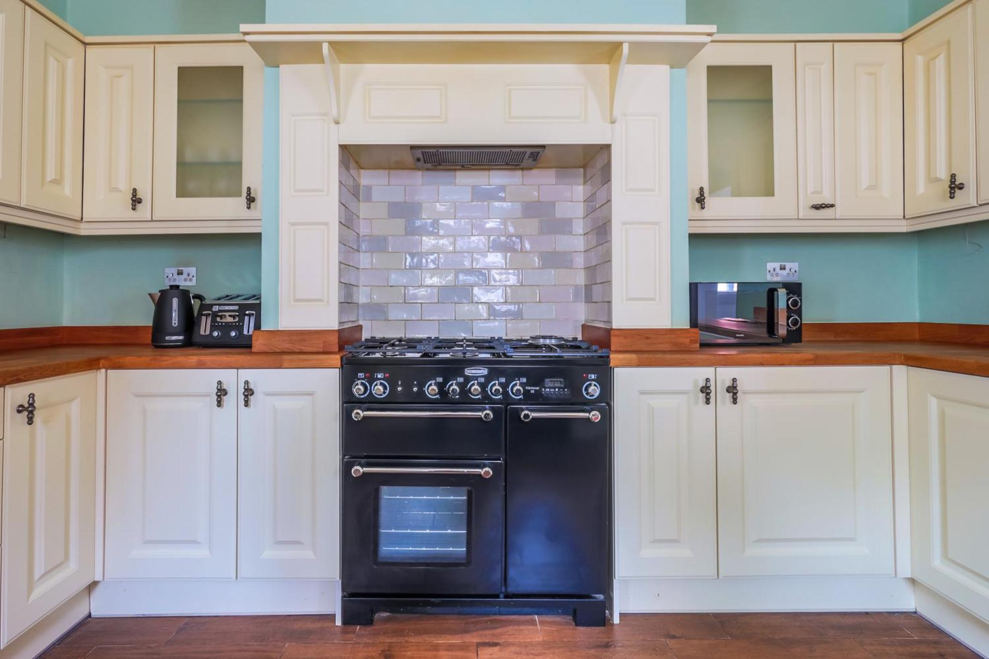Spacious 4 Bed House In Birmingham, Suitable For Contractors Экстерьер фото
