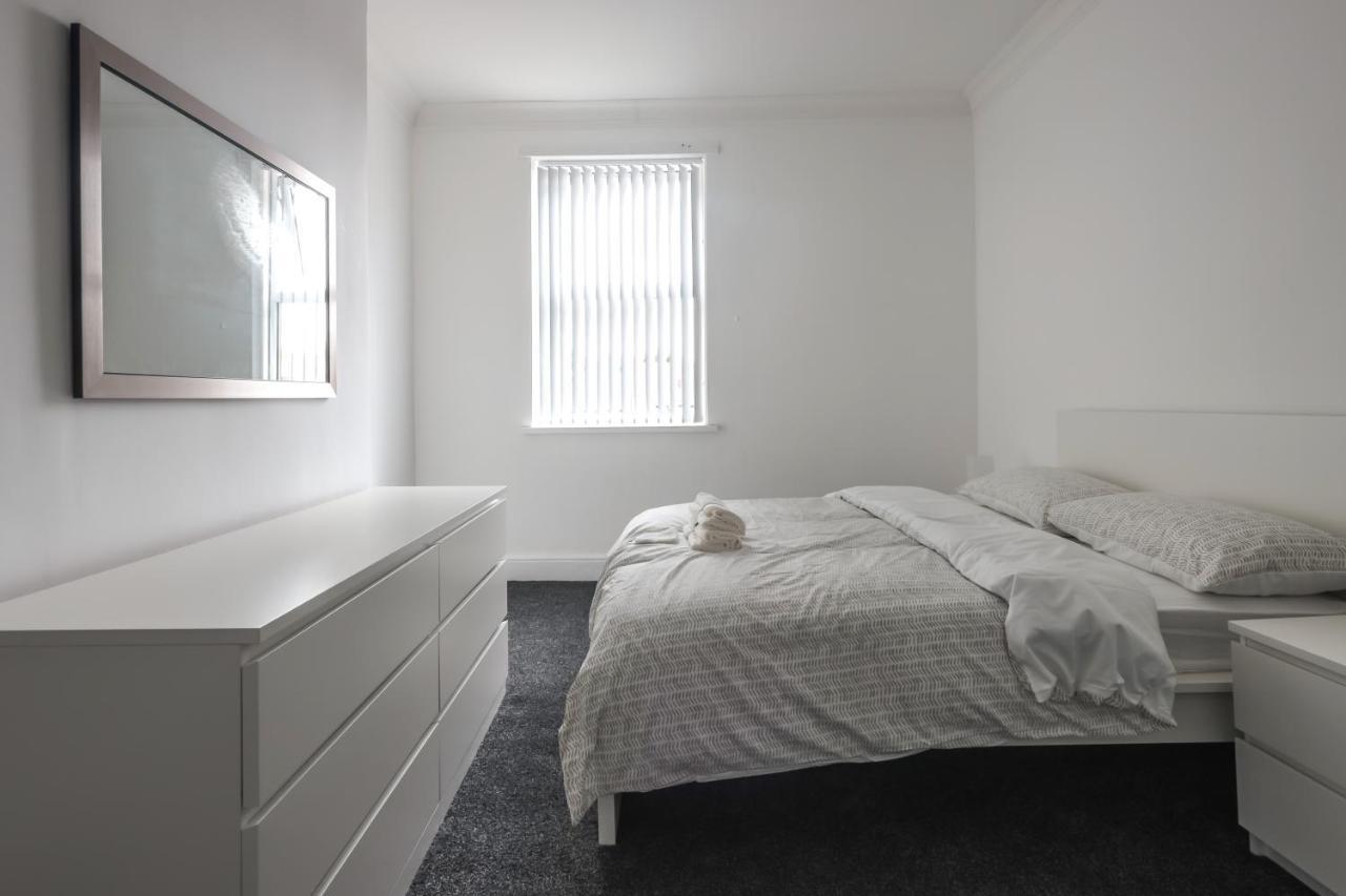 Spacious 4 Bed House In Birmingham, Suitable For Contractors Экстерьер фото