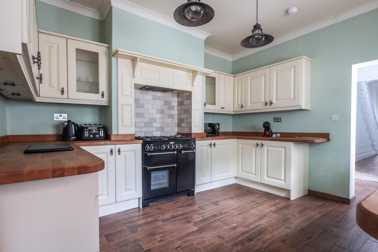 Spacious 4 Bed House In Birmingham, Suitable For Contractors Экстерьер фото