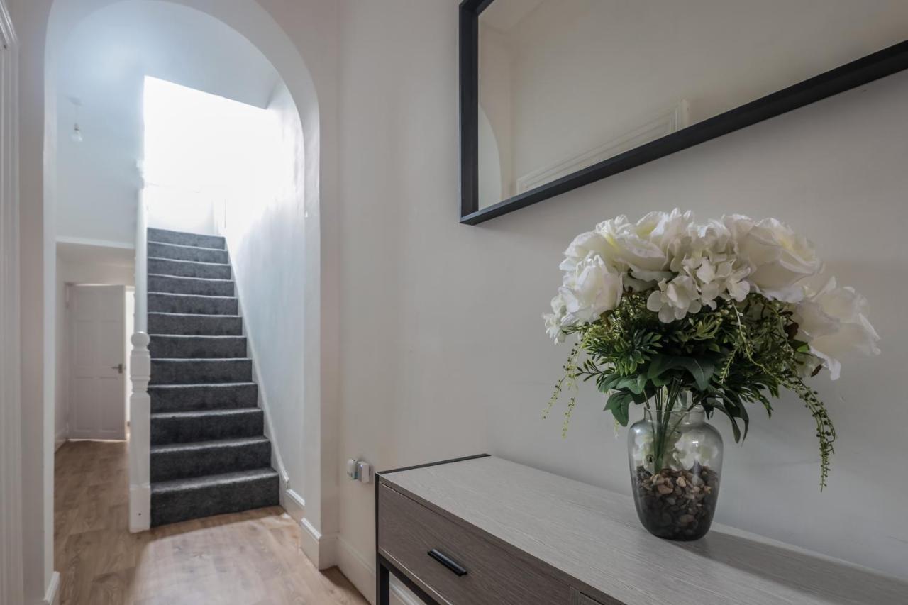 Spacious 4 Bed House In Birmingham, Suitable For Contractors Экстерьер фото