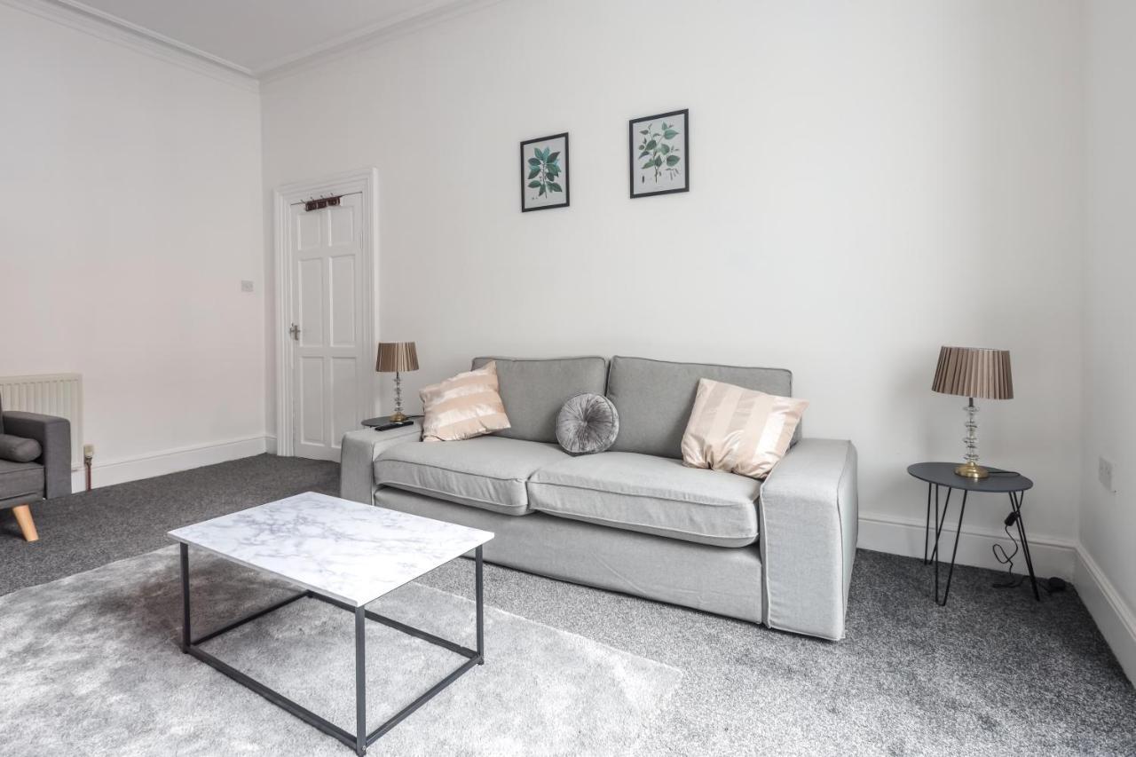 Spacious 4 Bed House In Birmingham, Suitable For Contractors Экстерьер фото