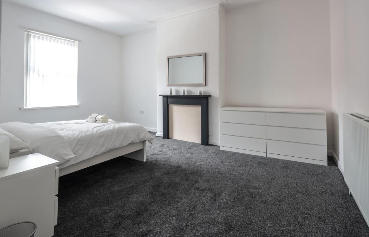 Spacious 4 Bed House In Birmingham, Suitable For Contractors Экстерьер фото