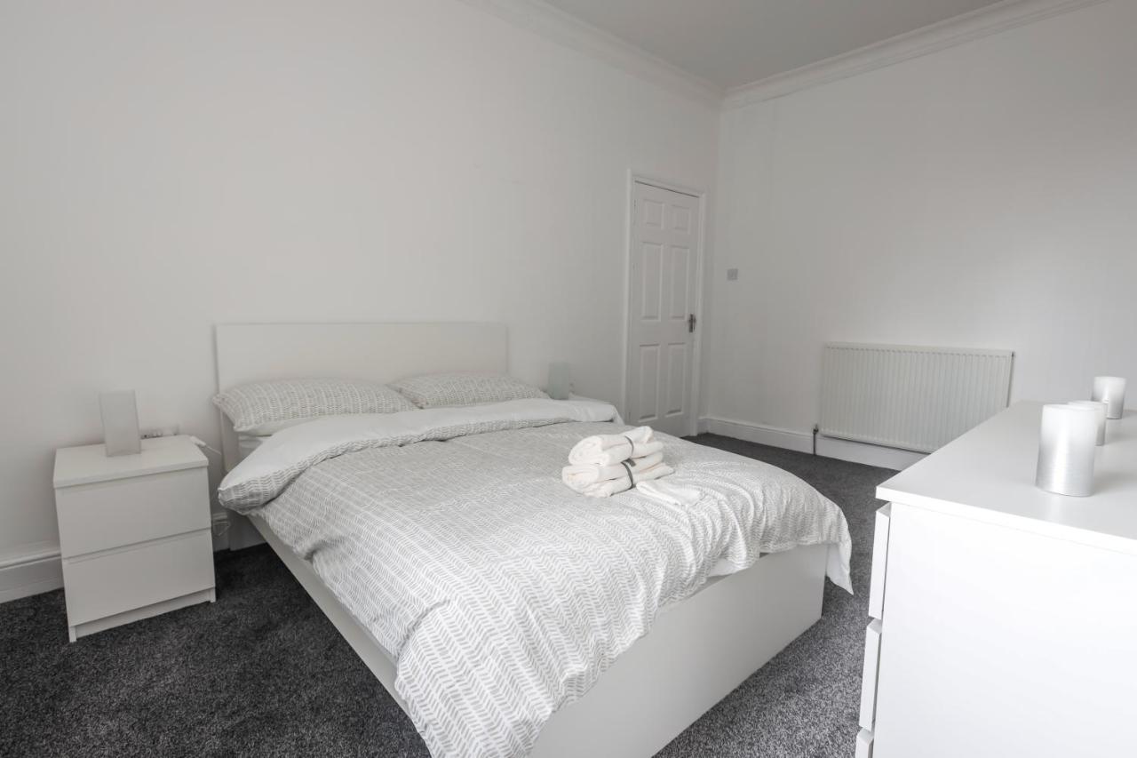 Spacious 4 Bed House In Birmingham, Suitable For Contractors Экстерьер фото