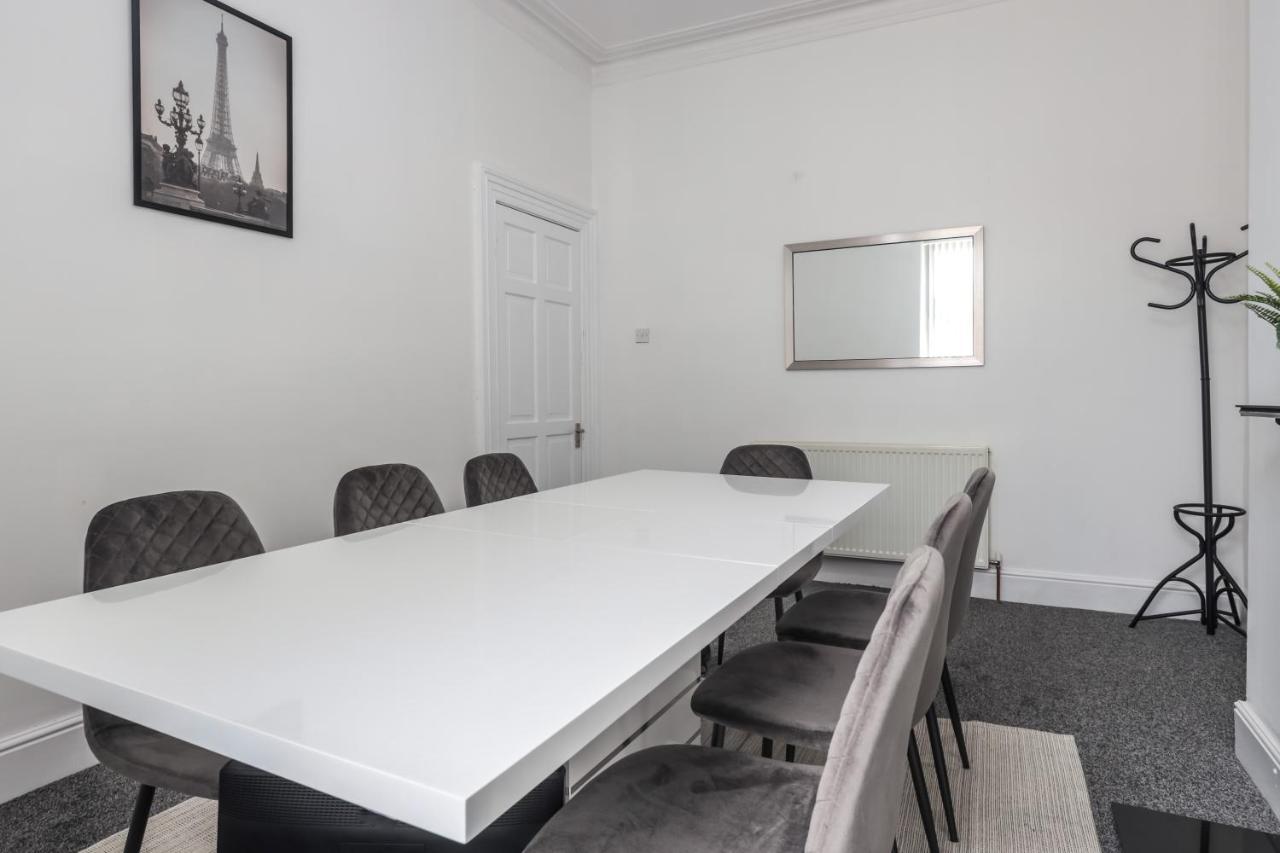 Spacious 4 Bed House In Birmingham, Suitable For Contractors Экстерьер фото