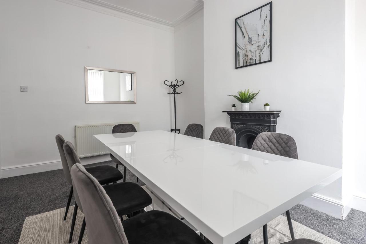 Spacious 4 Bed House In Birmingham, Suitable For Contractors Экстерьер фото